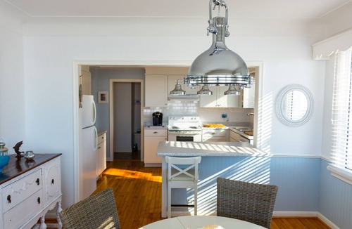 Leamington Cottage | 'PELEE SHORES' Point Pelee Lakefront Vacation Cottage