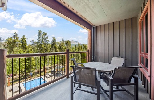 Four O'Clock Condo | Penthouse at Blue Sky Resort — Gondola & spa