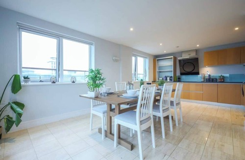 Cambridge Condo | Penthouse with Private Hot Tub | Cambridge Station