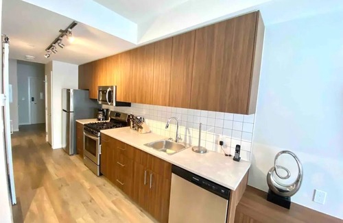 Sidney Hotel | Perfect Brand New Suite Downtown Sidney