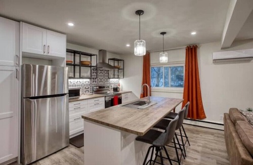 Lincoln House | Perfect Getaway in Niagara Benchlands Wine Countrynn
