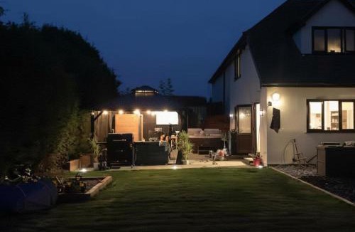 Purleigh House | Pet Friendly Home in Chelmsford-Hot Tub-Sleeps 6