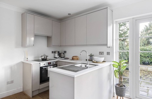 Saffron Walden Apartment | Pet Friendly With Enclosed Leafy Outdoor Space