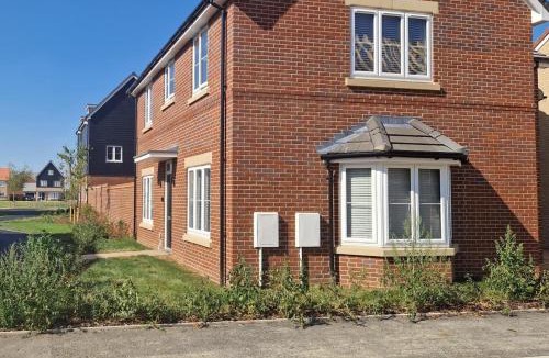 Peterborough House | Peterborough - House - Sleeps 8 - Parking - Garden