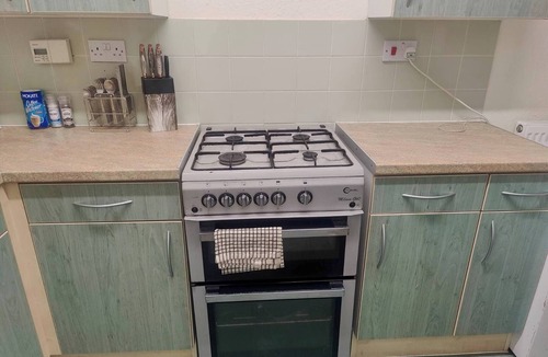 Farcet House | Peterborough Nice House with garden free parking