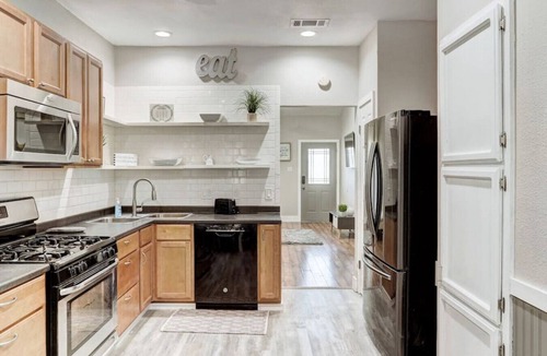 Pflugerville House | Pflugerville/Round Rock/Sleeps 10 Guests