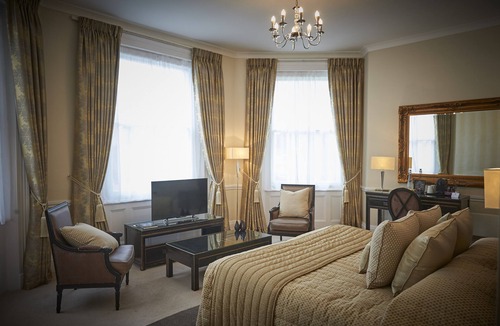 Henley-on-Thames House | Phyllis Court Members Club