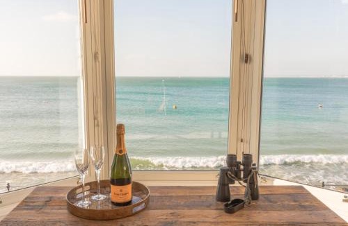 Totland Bay Apartment | Pier View Apartment at Beach House