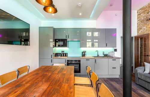 Kemptown Apartment | Pierview Pad - Party Pad that Sleeps 14 in Central Brighton - on the beach!