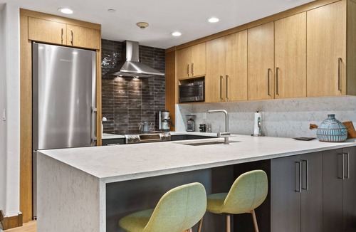 Edwards Condo | Pinecone Lodge - walk to ski lift, hot tub, modern, fireplace