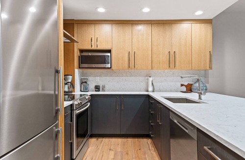 Edwards Condo | Pinecone Lodge - walk to ski lift, hot tub, modern, fireplace