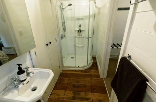 Greytown House | Pinegrove Cottage - Greytown Getaway