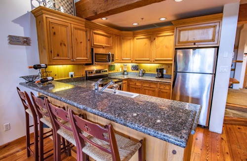Upper Village House | Pinnacle Ridge 37 – Ski in Ski out, Private Hot Tub, Wood Fireplace
