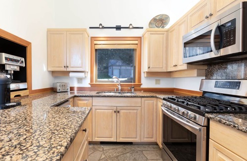 Upper Village House | Pinnacle Ridge 6 - Ski in Ski out, Private Hot Tub, Gym, Wood Fireplace