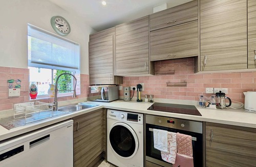Pinner South House | Pinner Gem: Quiet Home with private garden