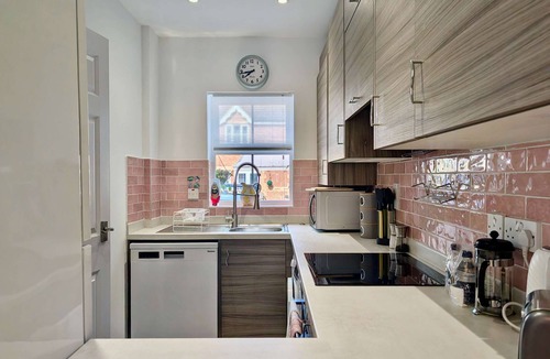 Pinner South House | Pinner Gem: Quiet Home with private garden