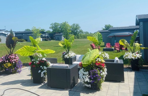 Sherkston Cottage | Plant Lovers 3 BR Family Cottage at Sherkston Shores