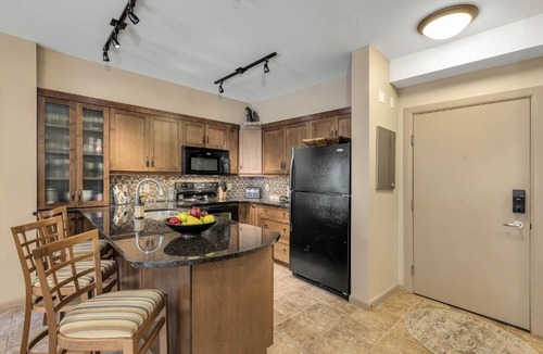 South Pandosy Apartment | Pool Level 3 bedroom at Fabulous Resort #331