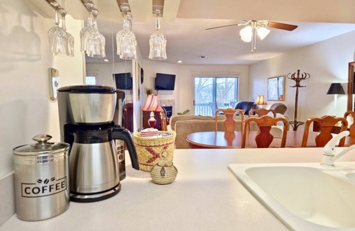 Table Rock Condo | Pools~Screened-In Deck~Dog-Friendly~2 King Beds