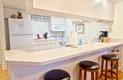 Table Rock Condo | Pools~Screened-In Deck~Dog-Friendly~2 King Beds