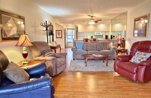 Table Rock Condo | Pools~Screened-In Deck~Dog-Friendly~2 King Beds