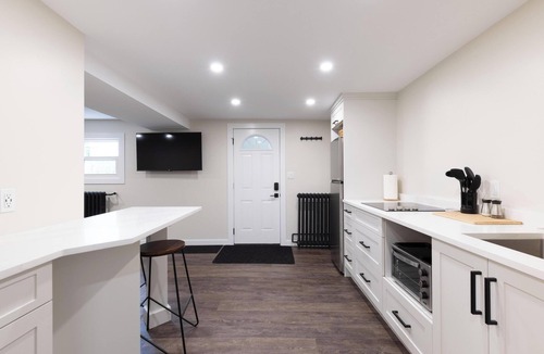Port Dalhousie Apartment | Port Beach Retreat - Modern & Cozy Stay!