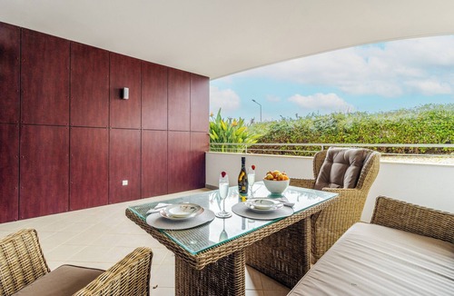 Ameijeira Apartment | Porto de Mos Beach Luxury (4-0J, MR)