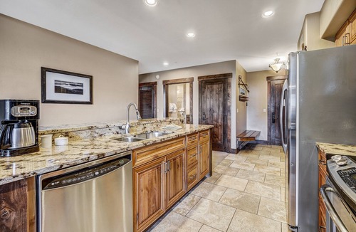 Breckenridge Condo | Premier 2Br Condo at the Base of Peak 7 by RedAwning