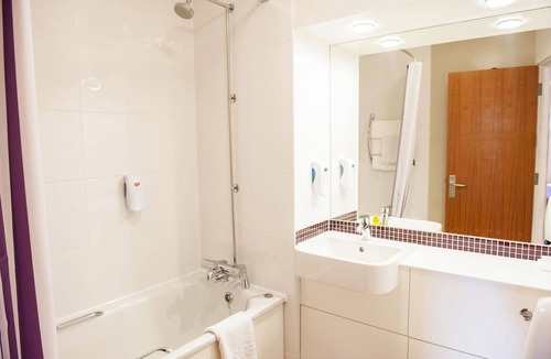 Coventry Hotel | Premier Inn Coventry South - A45