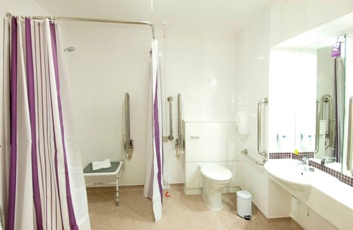 Coventry Hotel | Premier Inn Coventry South - A45