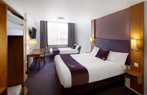 Coventry Hotel | Premier Inn Coventry South - A45