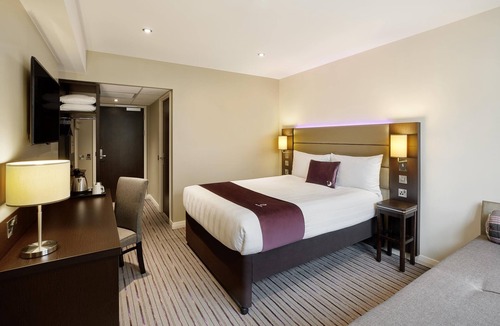 Northampton Hotel | Premier Inn Northampton South - Wootton