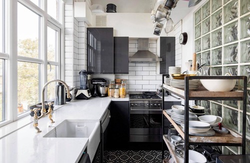 Shacklewell Apartment | Premium Stylish Light Loft Apartment in Dalston