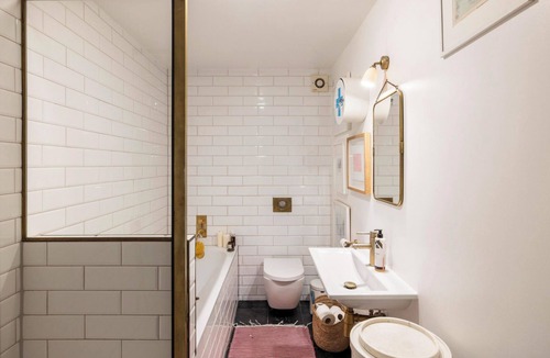 Shacklewell Apartment | Premium Stylish Light Loft Apartment in Dalston