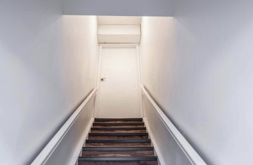 Fallsview Apartment | PRIME location, 2 FREE parking, 5 Min WALK FROM FALLS, free wine & wifi, 8guest