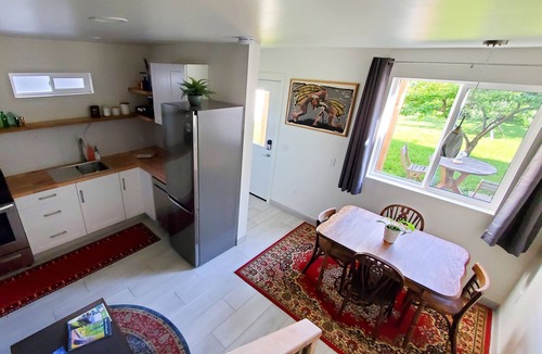 Kaslo House | Private guest house in central location.