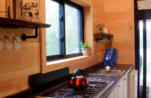 Hastings Cabin | Private Lakefront. Completely Off-Grid Cabin for Couples to Unwind