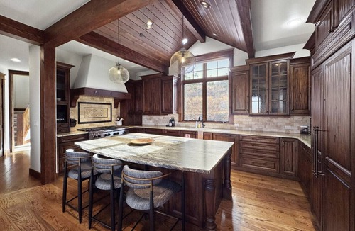 Edwards House | Private Luxury Lodge with Hot Tub & Epic Views near Beaver Creek & Vail