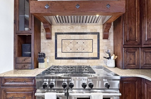 Edwards House | Private Luxury Lodge with Hot Tub & Epic Views near Beaver Creek & Vail