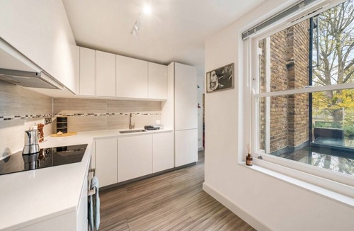 Hackney Downs Condo | Private Roof Terrace · 1-Bed Victorian Flat · 2 Min Walk to Clapton Overground