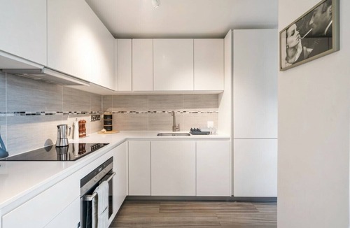 Hackney Downs Condo | Private Roof Terrace · 1-Bed Victorian Flat · 2 Min Walk to Clapton Overground