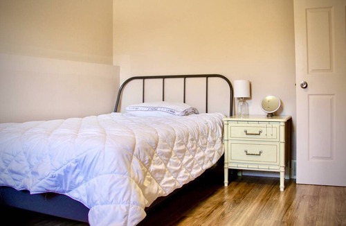 St. Catharines Resort | Private room ∙ 1 guest