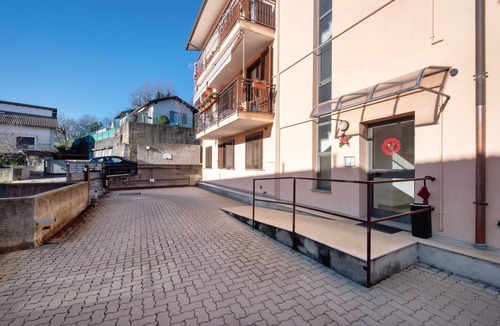 Cantu Apartment | Private room ‘Raffa-Ele’ with Wi-Fi and air conditioning
