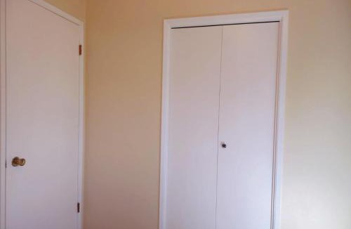 Richmond House | private room with queen bed in richmond 202