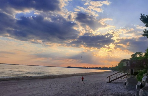 Wainfleet Cottage | Private sand beach. Lakeview. Spacious LongBeachCottages.com – Cottage #10