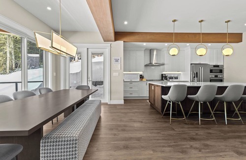 Sun Peaks Ski Chalet | Private Ski in/out - Sleeps 12 - House - Ideal for epic ski trips - Sun Peaks