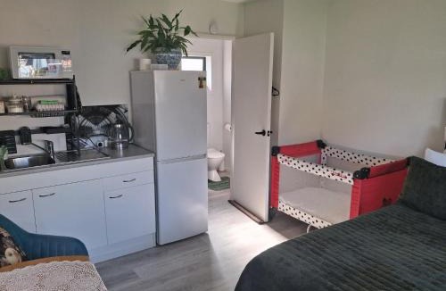 Paraparaumu Apartment | Private Studio providing a comfortable space