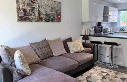 Newham House | Professionals | Entire House | 2BDR | Weekly Deals