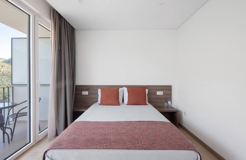 Armamar Resort | Property In A Holiday Village 'Quinta Da Pedra Caldeira I' with Mountain View and Air Conditioning