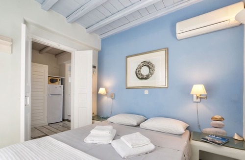 Naousa Apartment | "Pure White" Studio with amazing sea view, Naousa